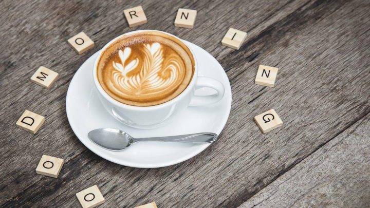 Kaffemaskiner i Caféer: En Dybdegående Anmeldelse af Cafina Maskiner